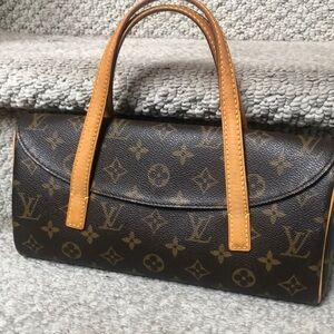 Louis Vuitton handbag/clutch